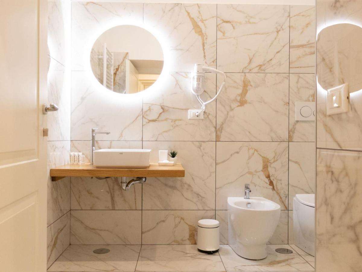The Best Rent - Elegant Five-Bedrooms Apartment Near Colosseo Roma Exterior foto