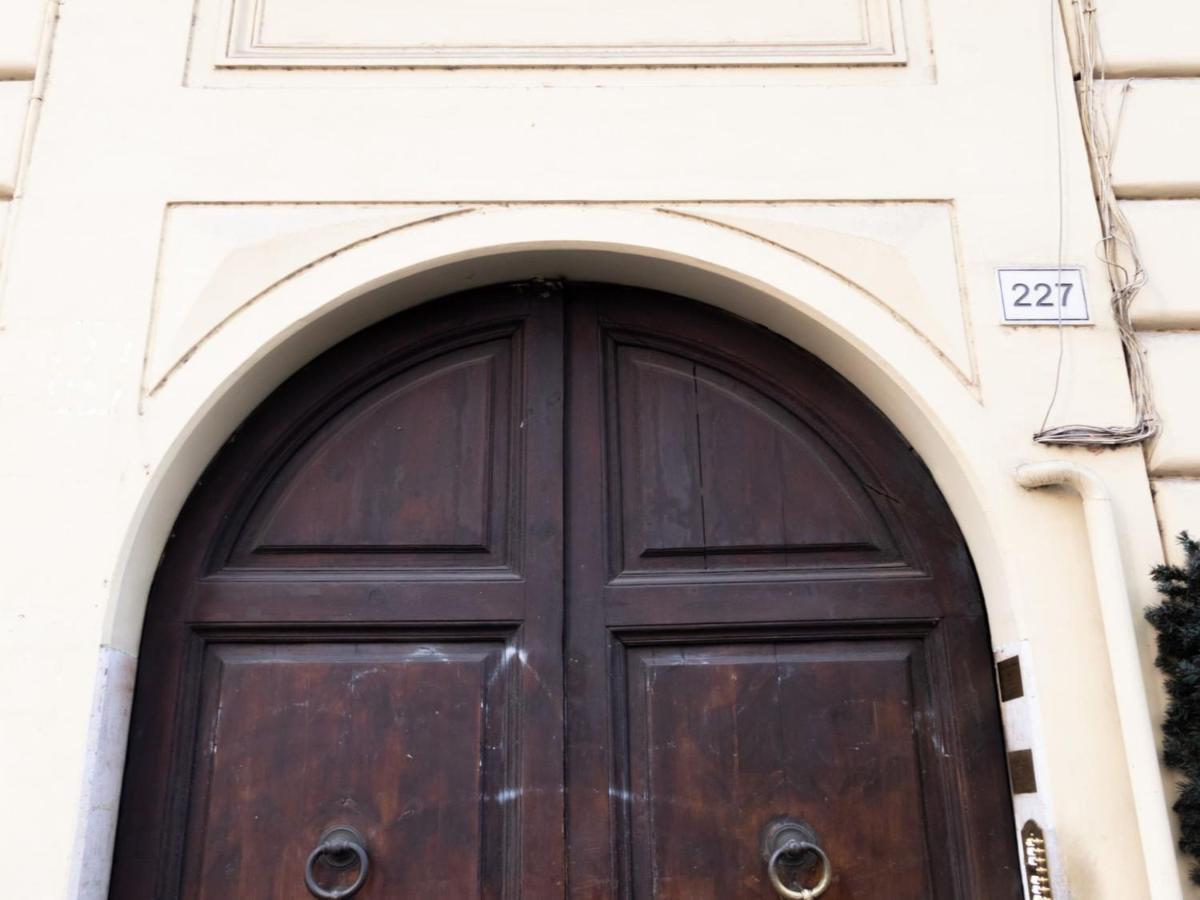 The Best Rent - Elegant Five-Bedrooms Apartment Near Colosseo Roma Exterior foto